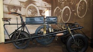 Sepeda motor pertama